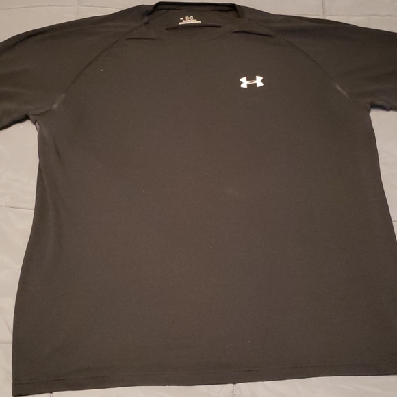 Mens Under Armour Black Tee - Picture 3 of 3